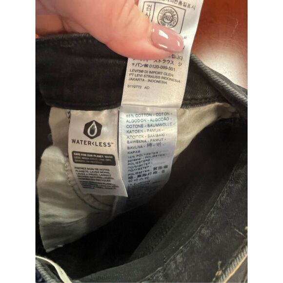 Levi’s Black Wedgie Straight Button Fly Jeans  sz 26 Worn Once - Picture 4 of 6
